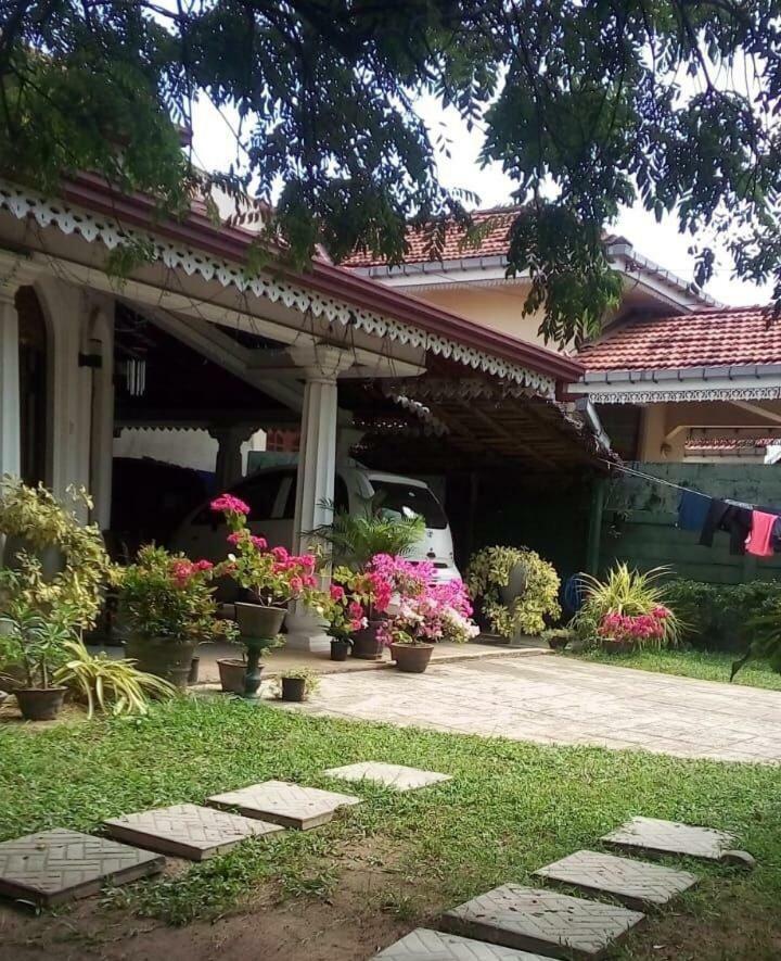 Ruslanka Homestay Ettukala Exterior photo